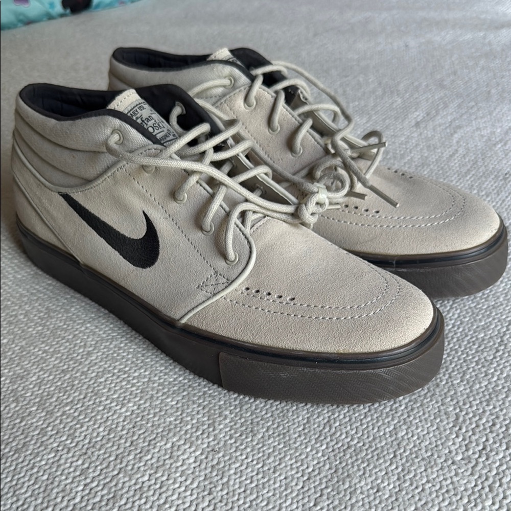 Nike Cream and Black Mid Top Stefan Janoski